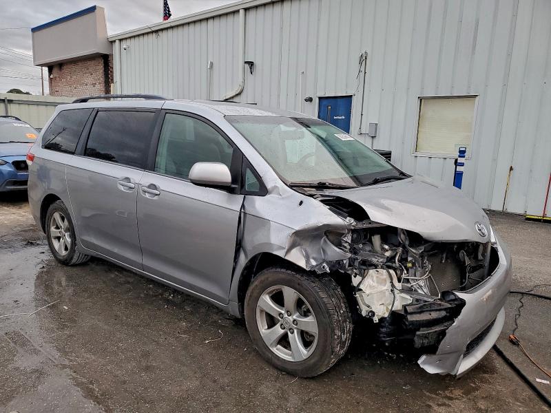 Photo 4 from auction – 2013 TOYOTA SIENNA LE with VIN 5TDKK3DC0DS299355