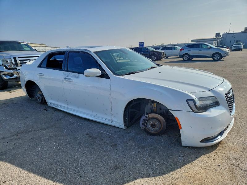 Photo 4 from auction – 2016 CHRYSLER 300 with VIN 2C3CCABT2GH208148