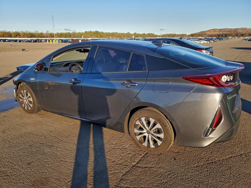 Photo 2 from auction – 2020 TOYOTA PRIUS PRIM with VIN JTDKARFP4L3159427