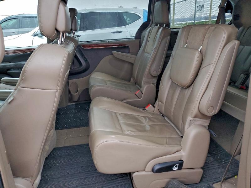 Photo 11 from auction – 2016 CHRYSLER TOWN & COU with VIN 2C4RC1GG9GR128650