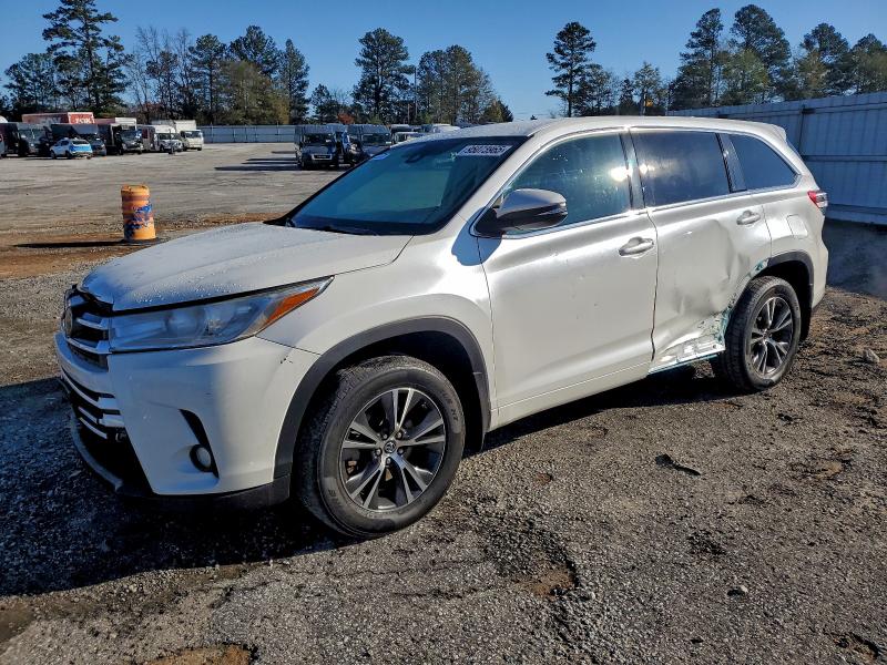 TOYOTA HIGHLANDER 2018 with VIN 5TDBZRFH4JS848137 - Photo from auction