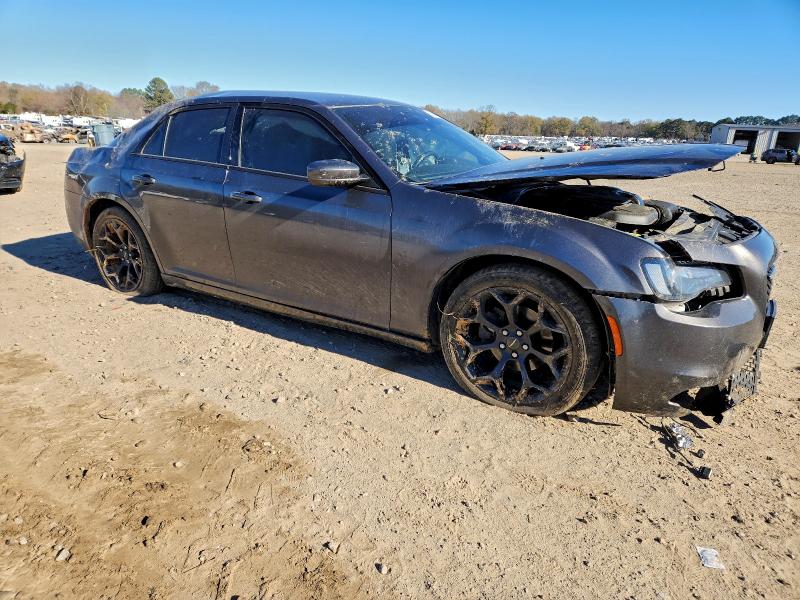 Photo 4 from auction – 2019 CHRYSLER 300 with VIN 2C3CCABG2KH654215