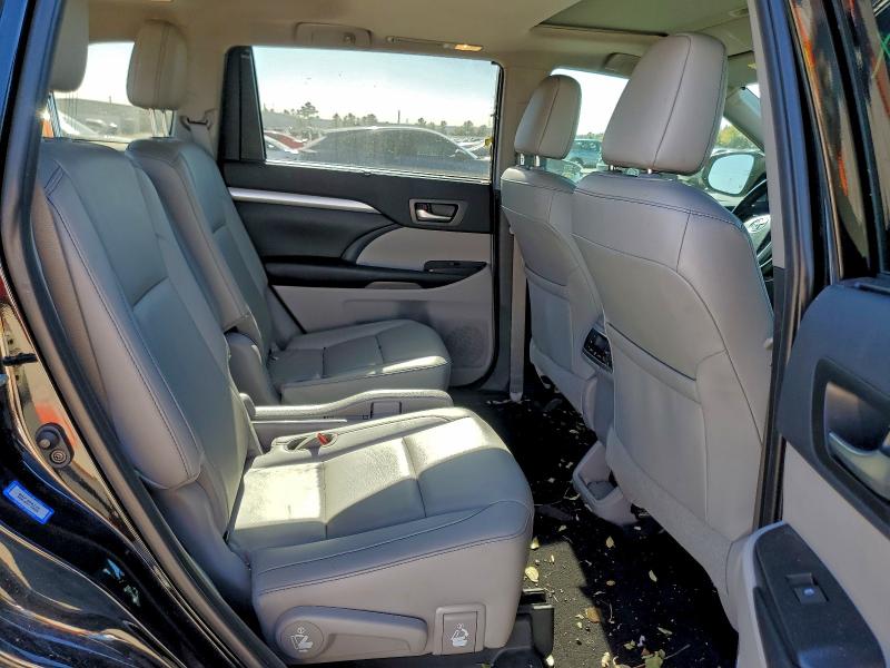 Photo 11 from auction – 2019 TOYOTA HIGHLANDER with VIN 5TDKZRFH7KS569539
