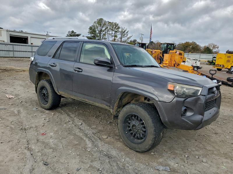 Photo 4 from auction – 2014 TOYOTA 4RUNNER SR with VIN JTEBU5JR3E5175923