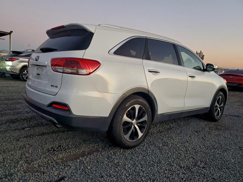 Photo 3 from auction – 2016 KIA SORENTO EX with VIN 5XYPH4A53GG106536