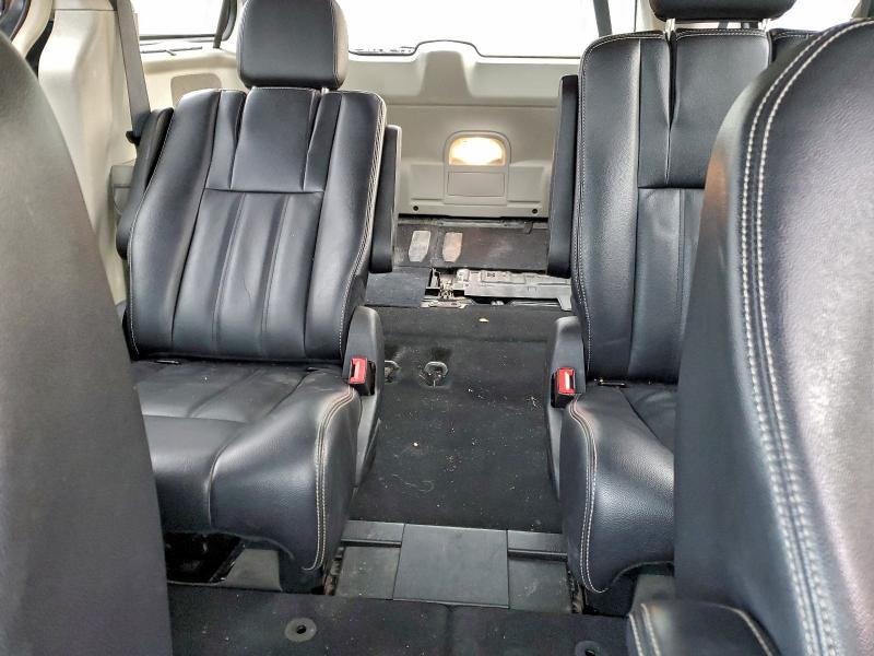 Photo 10 from auction – 2014 CHRYSLER TOWN & COU with VIN 2C4RC1BG9ER297474