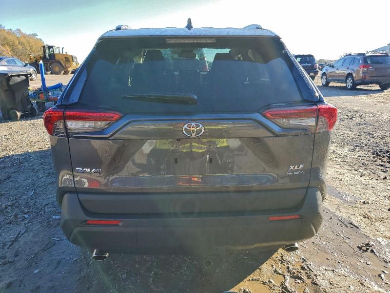Photo 6 from auction – 2025 TOYOTA RAV4 XLE with VIN JTMRWRFV1SJ076871