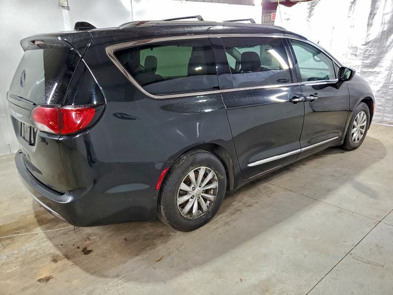Photo 3 from auction – 2019 CHRYSLER PACIFICA T with VIN 2C4RC1BGXKR592837