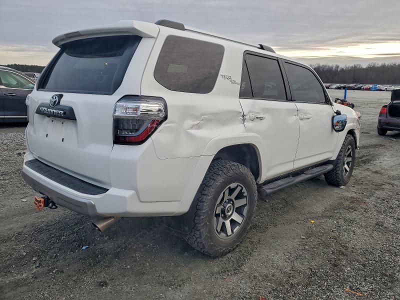 Photo 3 from auction – 2017 TOYOTA 4RUNNER SR with VIN JTEBU5JR2H5431005