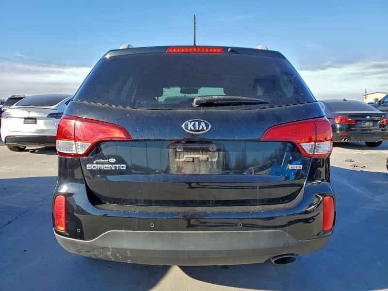 Photo 6 from auction – 2015 KIA SORENTO LX with VIN 5XYKT4A64FG650253