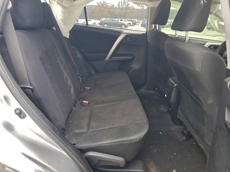 Photo 11 from auction – 2018 TOYOTA RAV4 with VIN JTMZFREV9JJ185580