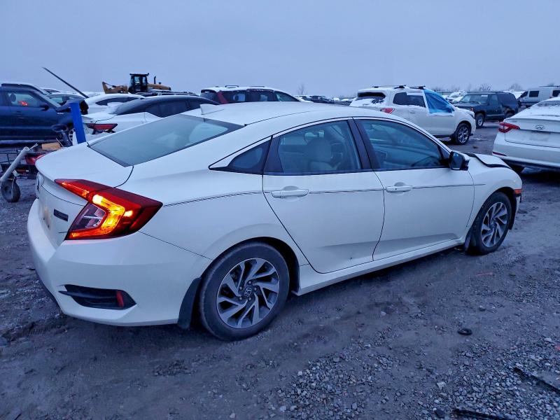 Photo 3 from auction – 2018 HONDA CIVIC EX with VIN 19XFC2F71JE028061