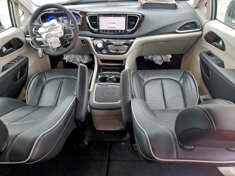 Photo 8 from auction – 2023 CHRYSLER PACIFICA with VIN 2C4RC1GG9PR597768