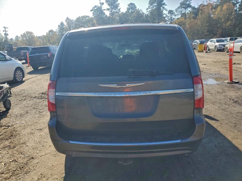 Photo 6 from auction – 2016 CHRYSLER TOWN & COU with VIN 2C4RC1BG8GR295699