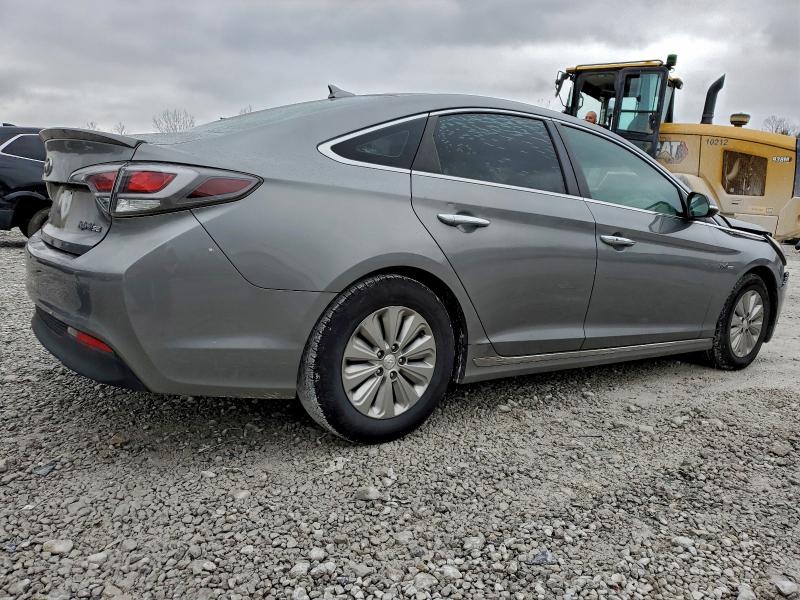 Photo 3 from auction – 2017 HYUNDAI SONATA HYB with VIN KMHE24L34HA069028