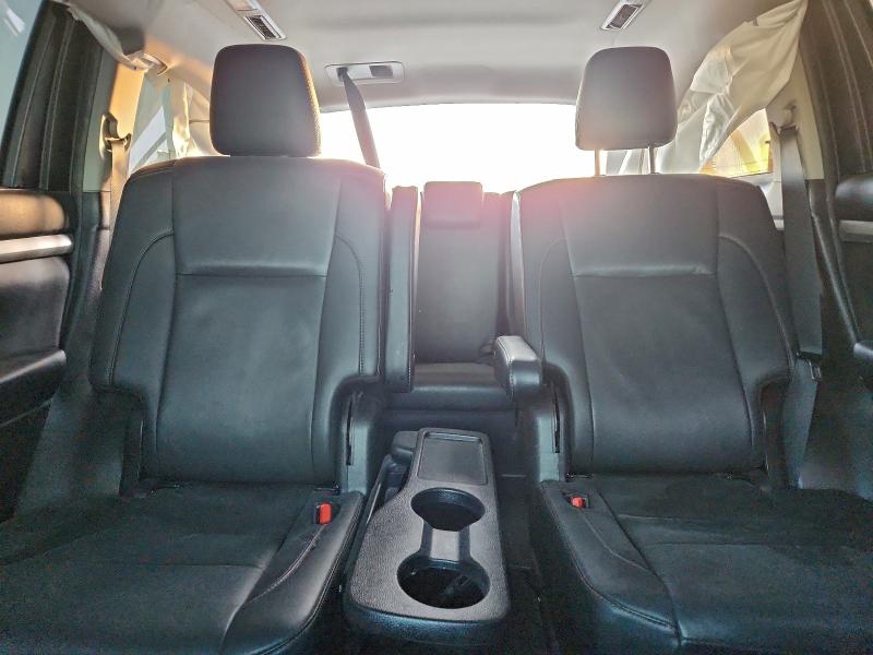 Photo 10 from auction – 2019 TOYOTA HIGHLANDER with VIN 5TDKZRFH7KS338107