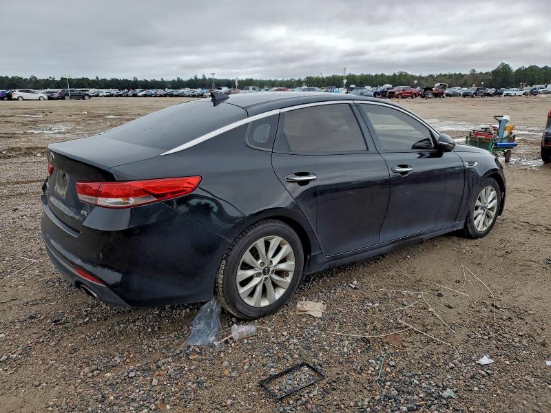 Photo 3 from auction – 2016 KIA OPTIMA EX with VIN 5XXGU4L33GG008554
