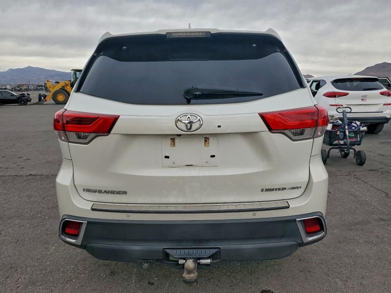 Photo 6 from auction – 2017 TOYOTA HIGHLANDER with VIN 5TDDZRFH4HS403528
