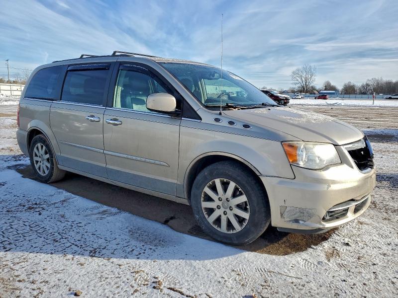 Photo 4 from auction – 2013 CHRYSLER TOWN & COU with VIN 2C4RC1BG3DR589166