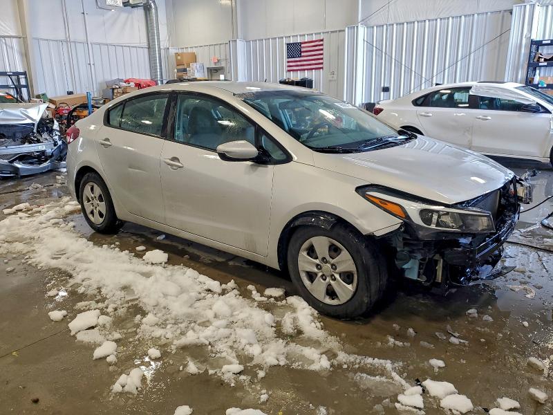 Photo 4 from auction – 2017 KIA FORTE LX with VIN 3KPFK4A77HE036133