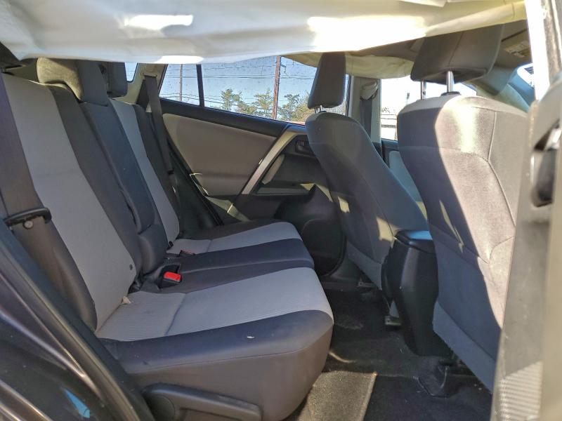 Photo 11 from auction – 2015 TOYOTA RAV4 LE with VIN JTMBFREV0FJ050058