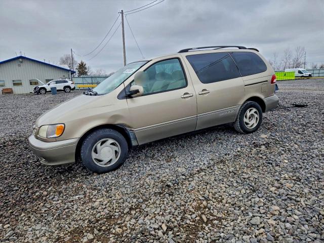 TOYOTA SIENNA LE 2002 with VIN 4T3ZF13C22U467372 - Photo from auction