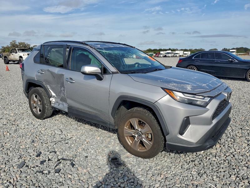 Photo 4 from auction – 2022 TOYOTA RAV4 XLE with VIN 2T3W1RFV3NC192047