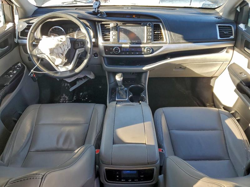 Photo 8 from auction – 2016 TOYOTA HIGHLANDER with VIN 5TDJKRFH7GS291278