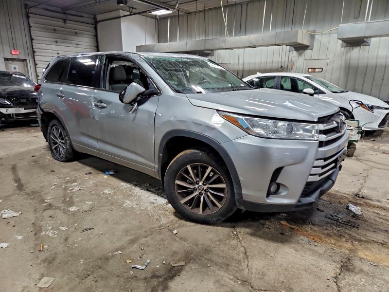 Photo 4 from auction – 2017 TOYOTA HIGHLANDER with VIN 5TDJZRFH8HS507538
