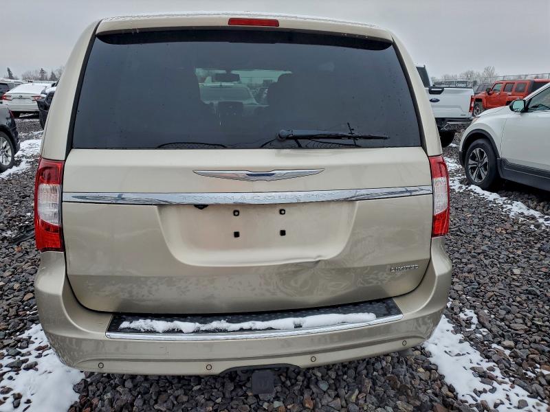 Photo 6 from auction – 2016 CHRYSLER TOWN & COU with VIN 2C4RC1GG9GR128650