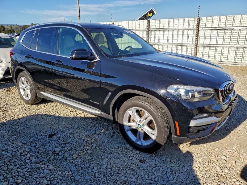 Photo 4 from auction – 2018 BMW X3 XDRIVE3 with VIN 5UXTR9C52JLC80813