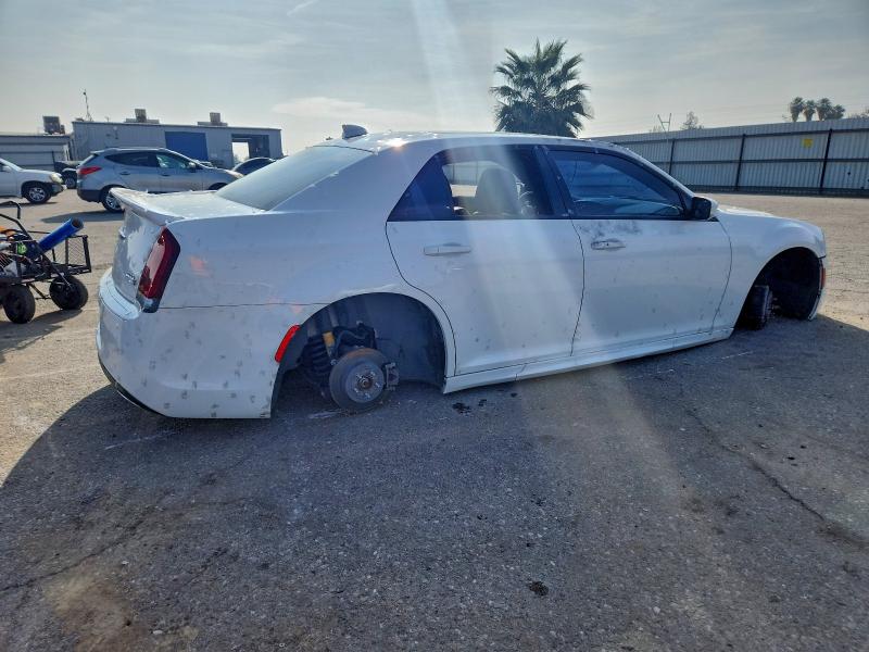 Photo 3 from auction – 2016 CHRYSLER 300 with VIN 2C3CCABT2GH208148