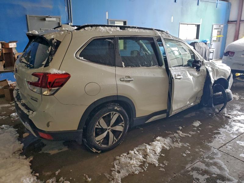 Photo 3 from auction – 2019 SUBARU FORESTER T with VIN JF2SKAWC9KH426463