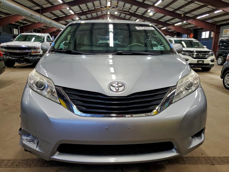 Photo 5 from auction – 2013 TOYOTA SIENNA LE with VIN 5TDKK3DC4DS303018