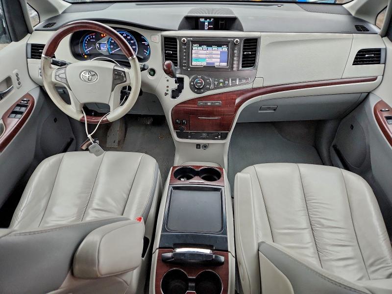 Photo 8 from auction – 2011 TOYOTA SIENNA XLE with VIN 5TDDK3DC6BS005754