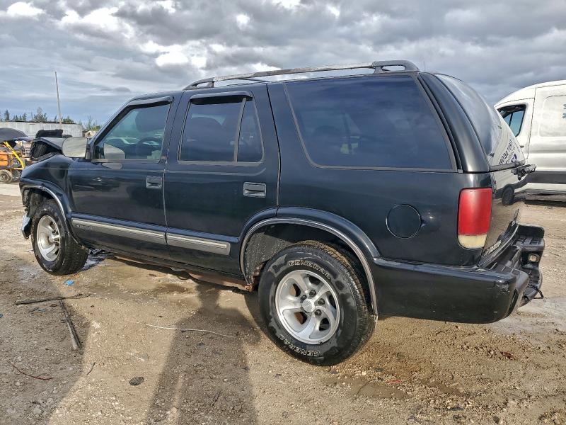 Photo 2 from auction – 2001 CHEVROLET BLAZER with VIN 1GNCS13W412218419