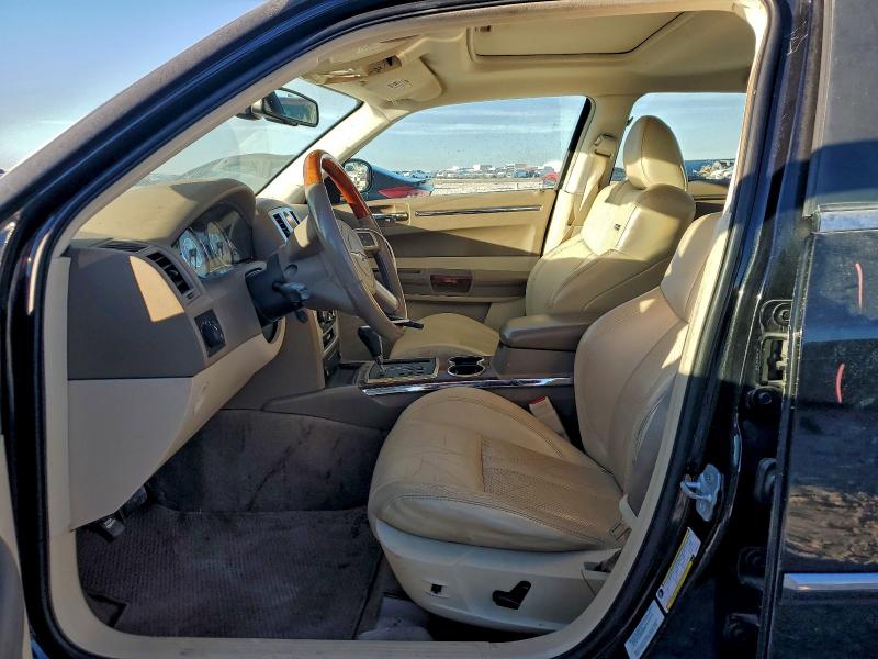 Photo 7 from auction – 2009 CHRYSLER 300C with VIN 2C3LA63T39H599914