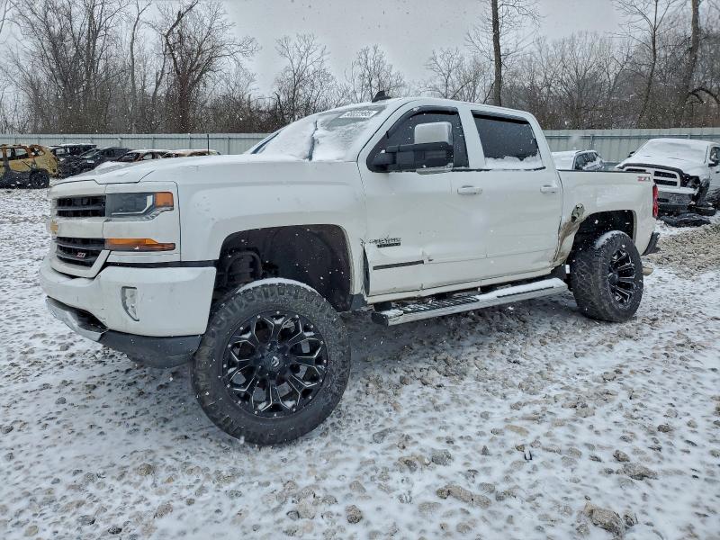 CHEVROLET SILVERADO 2017 with VIN 3GCUKREC0HG366258 - Photo from auction