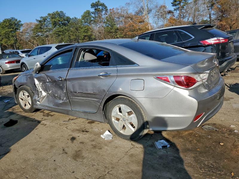Photo 2 from auction – 2012 HYUNDAI SONATA HYB with VIN KMHEC4A43CA037804