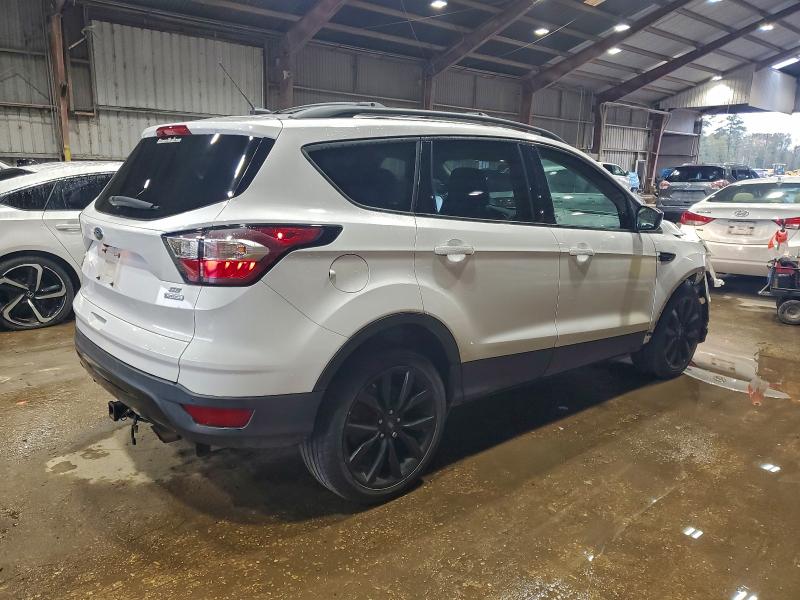 Photo 3 from auction – 2017 FORD ESCAPE with VIN 1FMCU0G92HUF02160