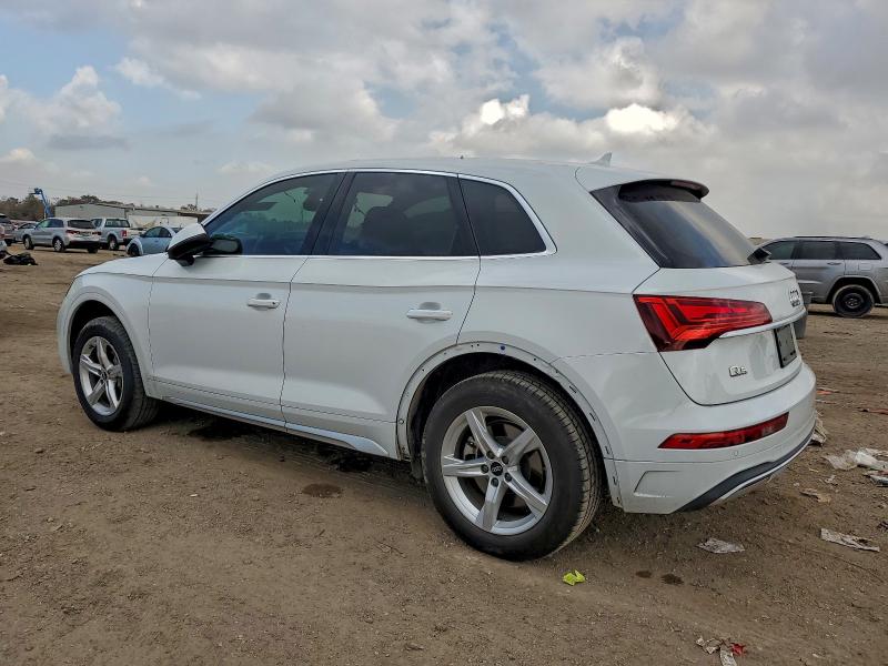 Photo 2 from auction – 2021 AUDI Q5 PREMIUM with VIN WA1AAAFY1M2132001