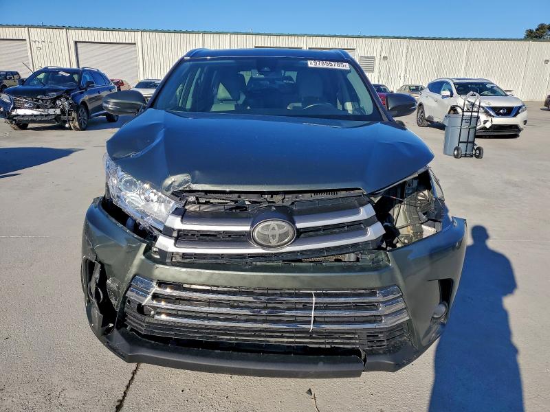 Photo 5 from auction – 2017 TOYOTA HIGHLANDER with VIN 5TDKZRFHXHS199390