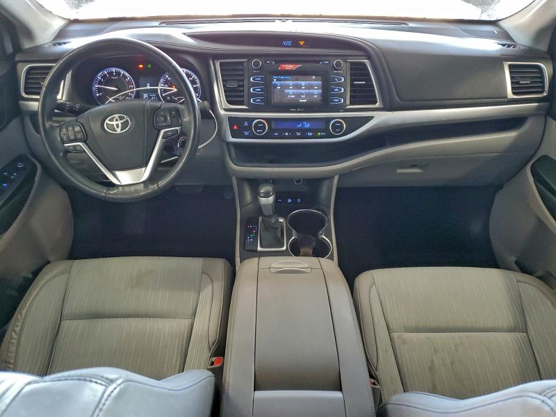 Photo 8 from auction – 2015 TOYOTA HIGHLANDER with VIN 5TDBKRFH2FS124135