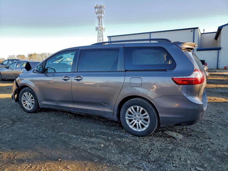 Photo 2 from auction – 2017 TOYOTA SIENNA XLE with VIN 5TDYZ3DC2HS887866
