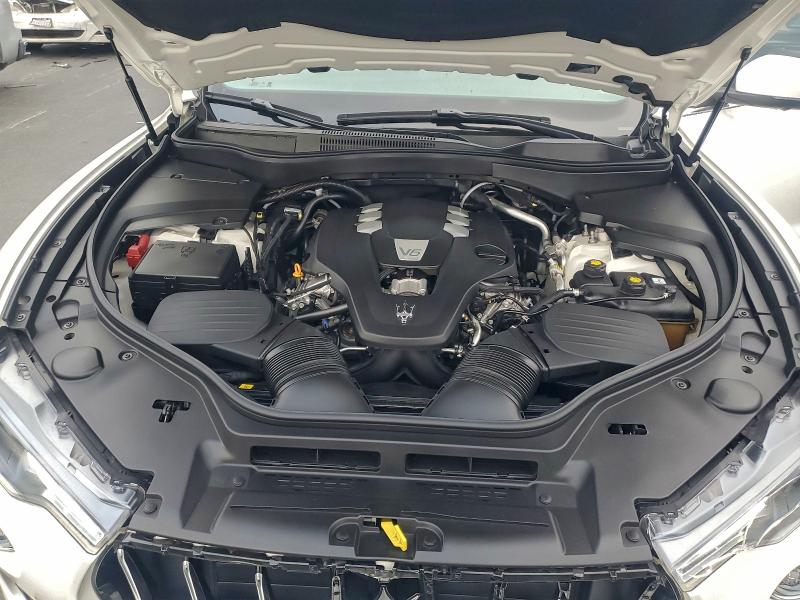 Photo 12 from auction – 2019 MASERATI LEVANTE with VIN ZN661XUA2KX310422
