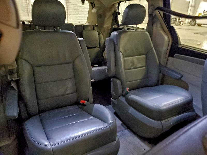 Photo 11 from auction – 2011 VOLKSWAGEN ROUTAN with VIN 2V4RW5DG1BR642896