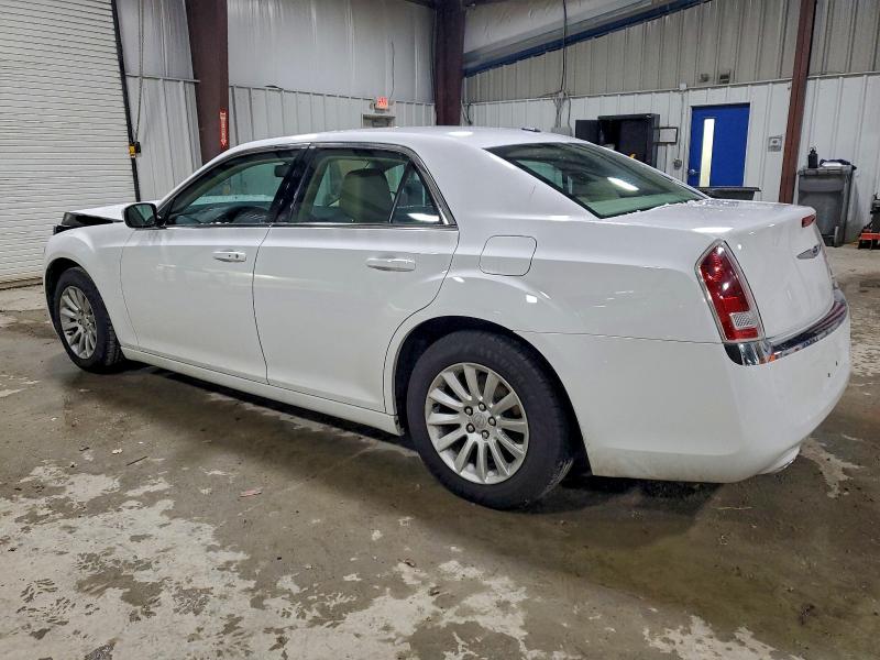 Photo 2 from auction – 2013 CHRYSLER 300 with VIN 2C3CCAAG8DH667782