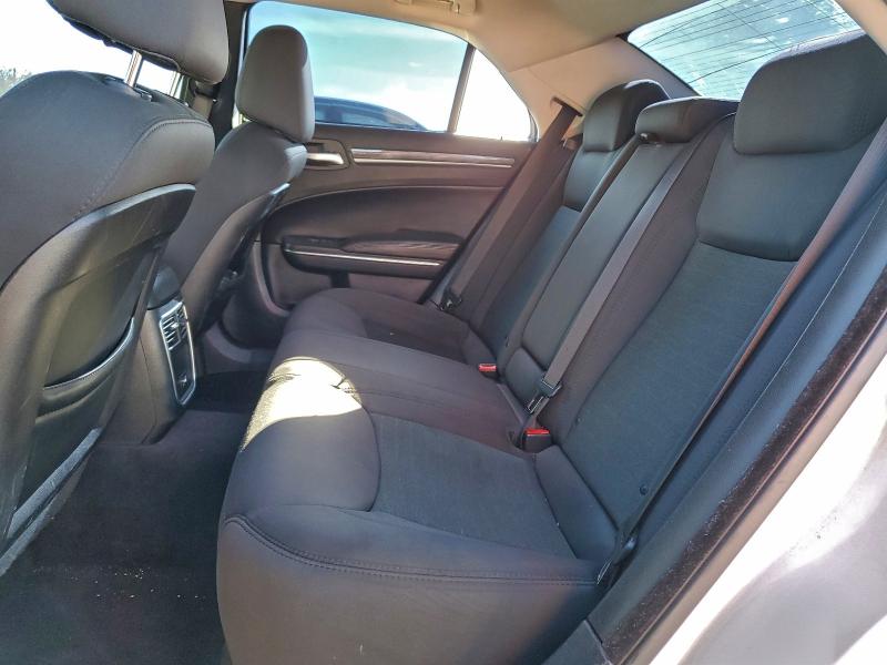 Photo 10 from auction – 2018 CHRYSLER 300 with VIN 2C3CCAAG6JH282099