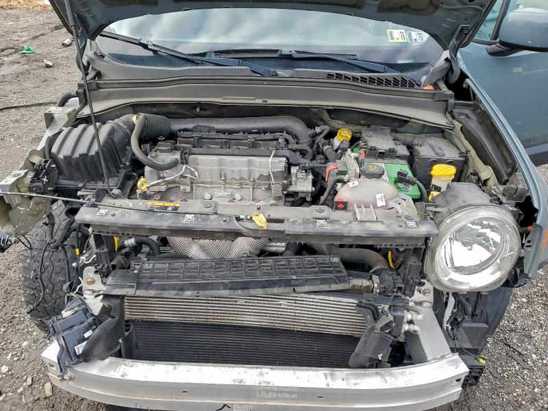 Photo 12 from auction – 2017 JEEP RENEGADE L with VIN ZACCJBBB1HPE54588