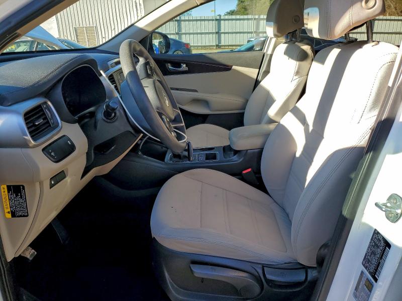 Photo 7 from auction – 2017 KIA SORENTO LX with VIN 5XYPG4A55HG304829
